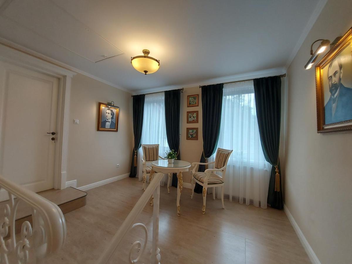 Conacul Poetilor Hotell Gura Rîului Exteriör bild
