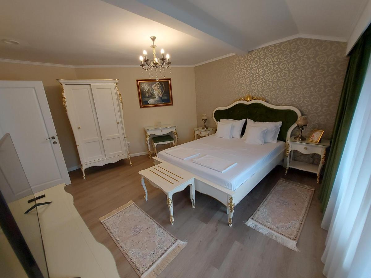 Conacul Poetilor Hotell Gura Rîului Exteriör bild