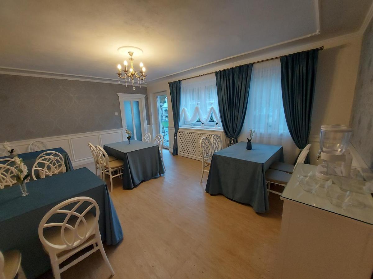 Conacul Poetilor Hotell Gura Rîului Exteriör bild